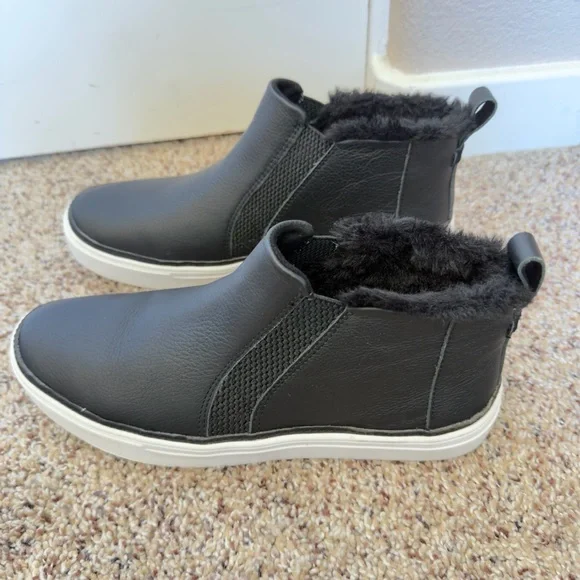 NWOT! Toms Women’s Bryce Pull-On Leather Sneakers Style Boots Size 8 Black - Picture 8 of 9